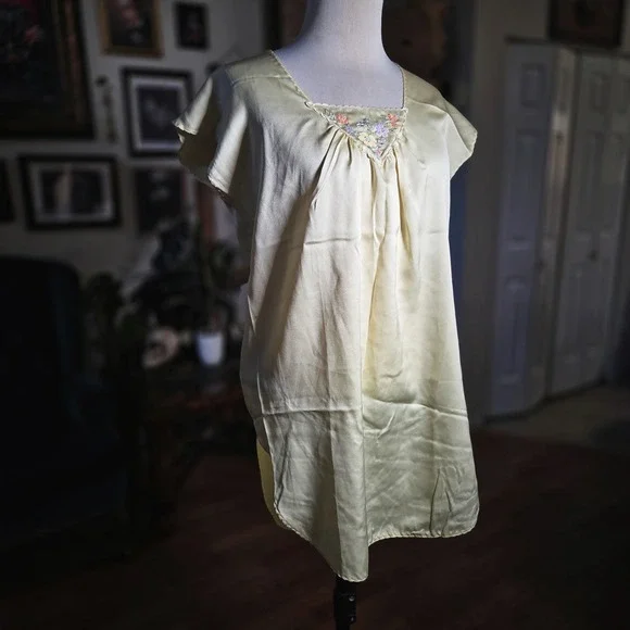 Vintage 1970s Cinema Etoile Yellow Satin PJ Set Embroidered Loungewear - Picture 5 of 8